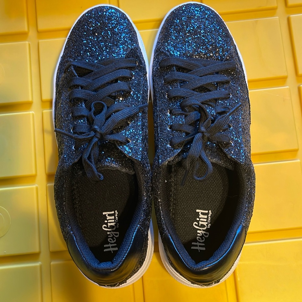 Hey Girl glitter shoes size 11. They run a bit smal. I’m typically a size 10